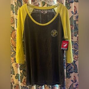 NWT- SOUTH CAROLINA CREW🚣‍♂️
OFFICIAL LICENSE MERCHANDISE